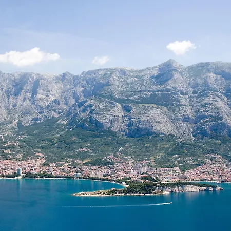 马卡尔斯卡公园酒店 4*